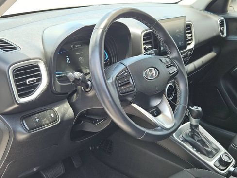 Used 2025 Hyundai Venue SEL FWD image 13