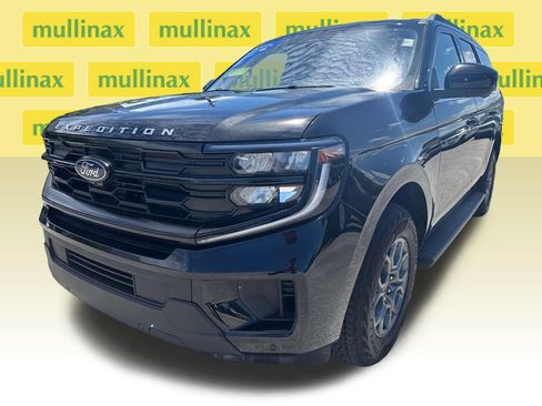 Used 2025 Ford Expedition Active RWD image 10