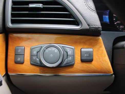 Used 2015 Lincoln MKX FWD w/ Equipment Group 102A image 36