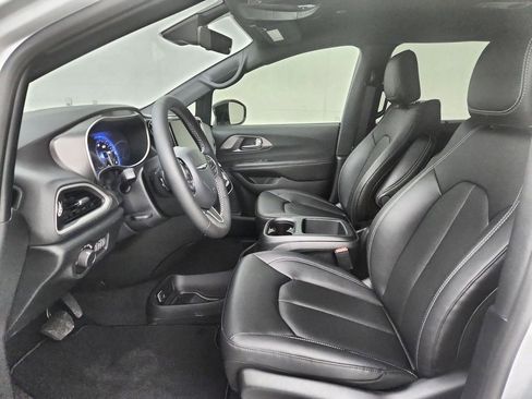 New 2026 Chrysler Voyager LX image 18