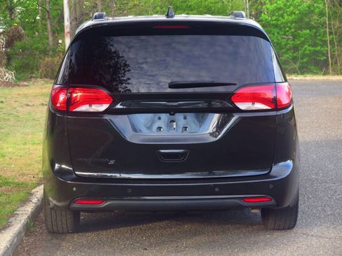 Used 2019 Chrysler Pacifica Touring Plus w/ S Appearance Package FWD image 26