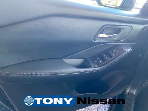 Used 2025 Nissan Rogue SV AWD/4WD image 13
