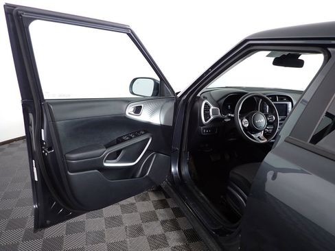 Used 2025 Kia Soul LX w/ LX Technology Package FWD image 18