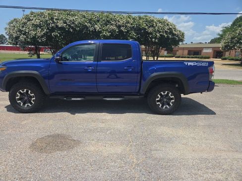 Used 2023 Toyota Tacoma TRD Off-Road w/ TRD Premium Off Road Package AWD/4WD image 8