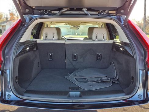 Certified 2023 Cadillac XT4 Luxury w/ Cold Weather Package image 10