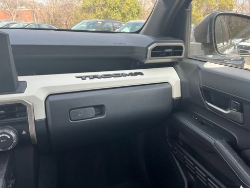 Used 2024 Toyota Tacoma w/ TRD Package image 33