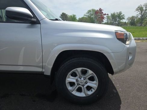 Used 2021 Toyota 4Runner SR5 AWD/4WD image 4