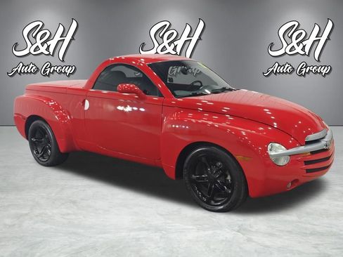 Used 2003 Chevrolet SSR w/ Preferred Equipment Group RWD image 4