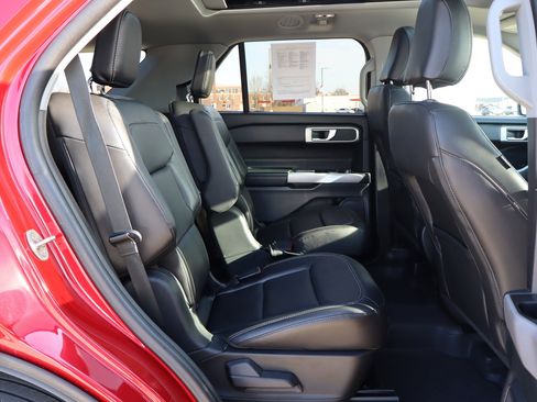 Used 2022 Ford Explorer XLT w/ Equipment Group 202A image 14