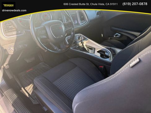Used 2019 Dodge Challenger SXT image 9