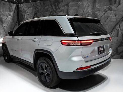 Used 2024 Jeep Grand Cherokee Limited 4xe image 18