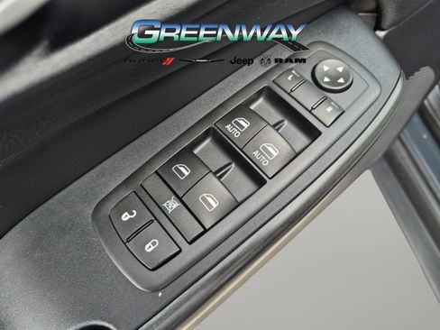Used 2016 Jeep Cherokee Trailhawk w/ Leather Interior Group AWD/4WD image 17