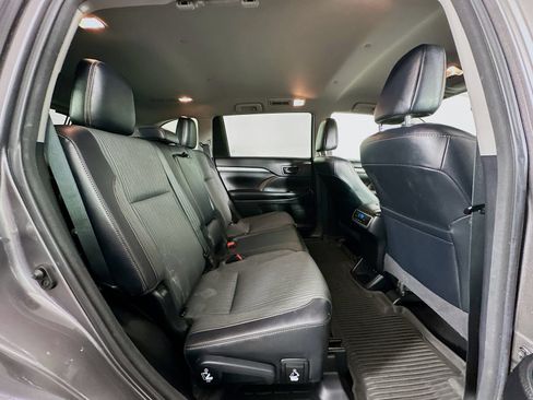 Used 2017 Toyota Highlander Plus AWD/4WD image 26