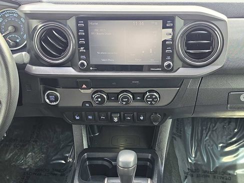 Used 2020 Toyota Tacoma TRD Sport w/ Technology Package image 19