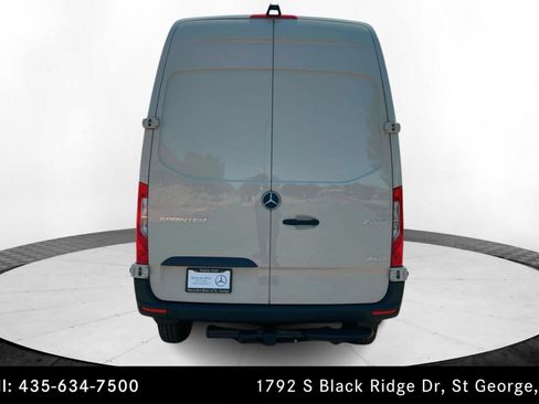 Used 2025 Mercedes-Benz Sprinter 2500 image 4