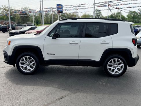 Used 2018 Jeep Renegade Latitude AWD/4WD image 8