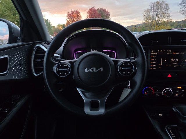 Certified 2025 Kia Soul LX w/ LX Technology Package FWD image 22
