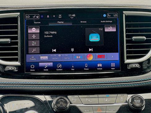 Used 2021 Chrysler Pacifica Touring-L FWD image 6