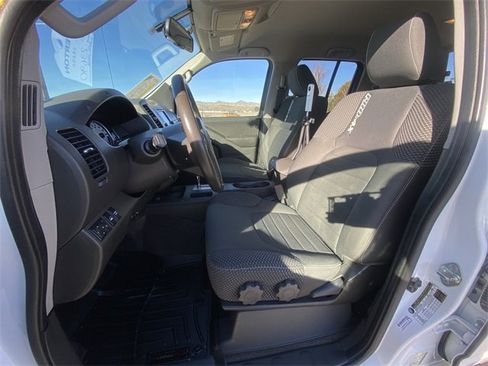 Used 2017 Nissan Frontier PRO-4X image 11