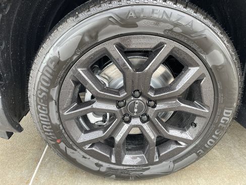 New 2025 Honda Pilot Touring image 4