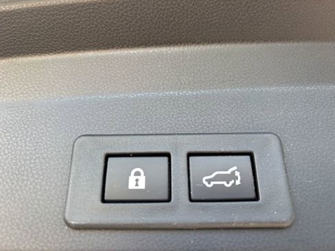 Used 2023 Subaru Ascent Premium w/ Convenience Package image 9