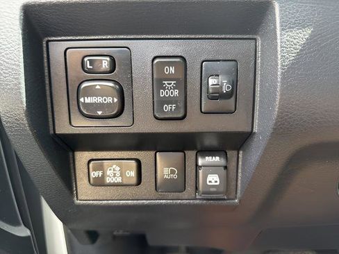 Used 2019 Toyota Tundra SR5 w/ SR5 Upgrade Package AWD/4WD image 37