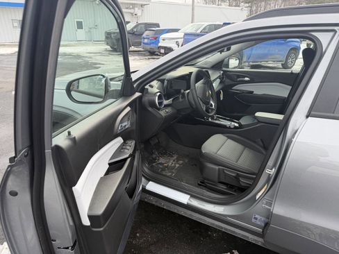 New 2026 Chevrolet Trax LT w/ Driver Confidence Package image 10