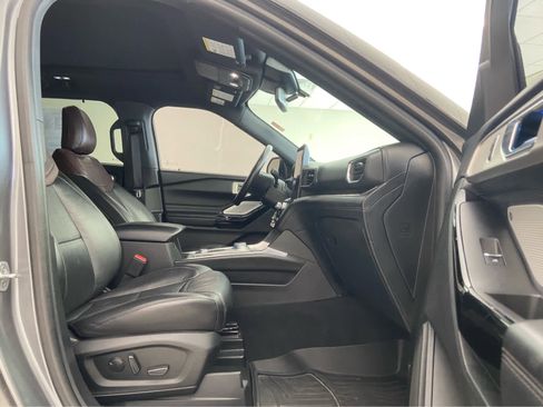 Used 2022 Ford Explorer Platinum w/ Equipment Group 601A image 19