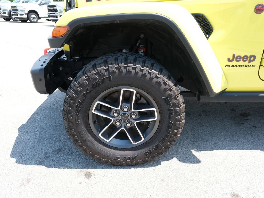 Used 2024 Jeep Gladiator Mojave AWD/4WD image 15