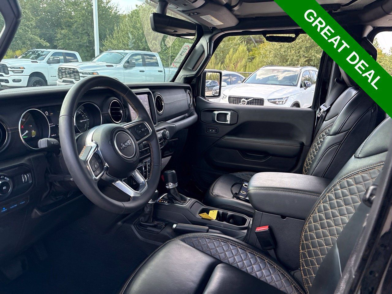 Used 2023 Jeep Wrangler Unlimited Sahara AWD/4WD image 17