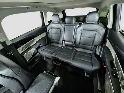 Used 2025 Lincoln Nautilus Reserve AWD/4WD image 13