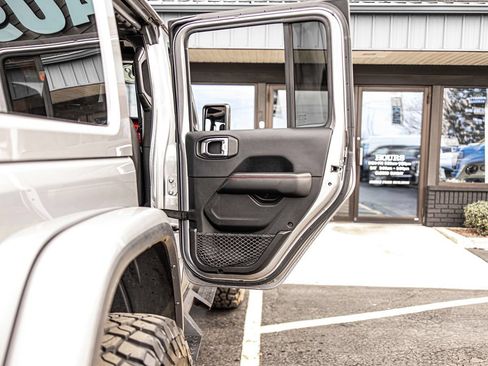 Used 2018 Jeep Wrangler Unlimited Rubicon AWD/4WD image 37
