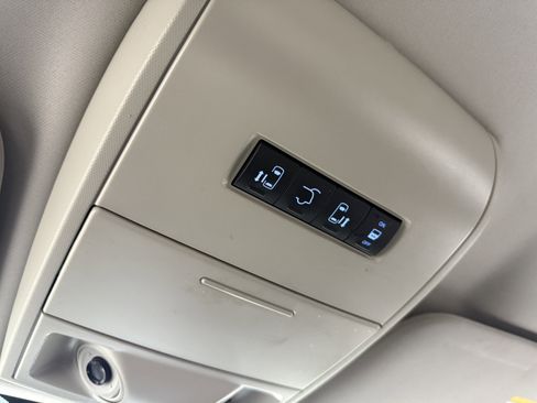 Used 2015 Chrysler Town & Country Touring-L w/ Driver Convenience Group image 17