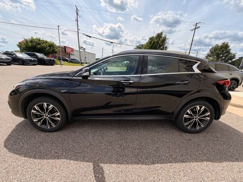 Used 2018 INFINITI QX30 Premium w/ Cargo Package AWD/4WD image 4