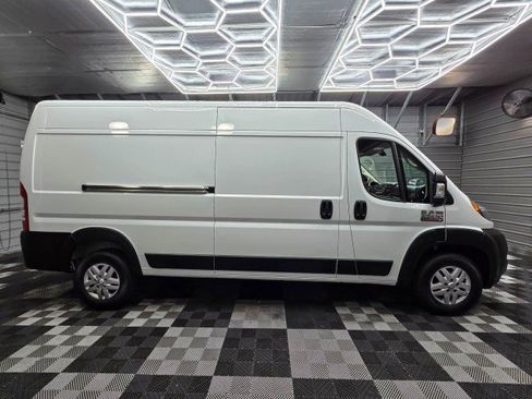 Used 2021 RAM ProMaster 2500 w/ Convenience Group FWD image 9