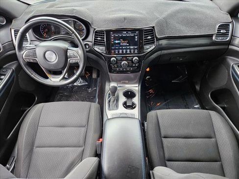 Used 2019 Jeep Grand Cherokee Laredo AWD/4WD image 21