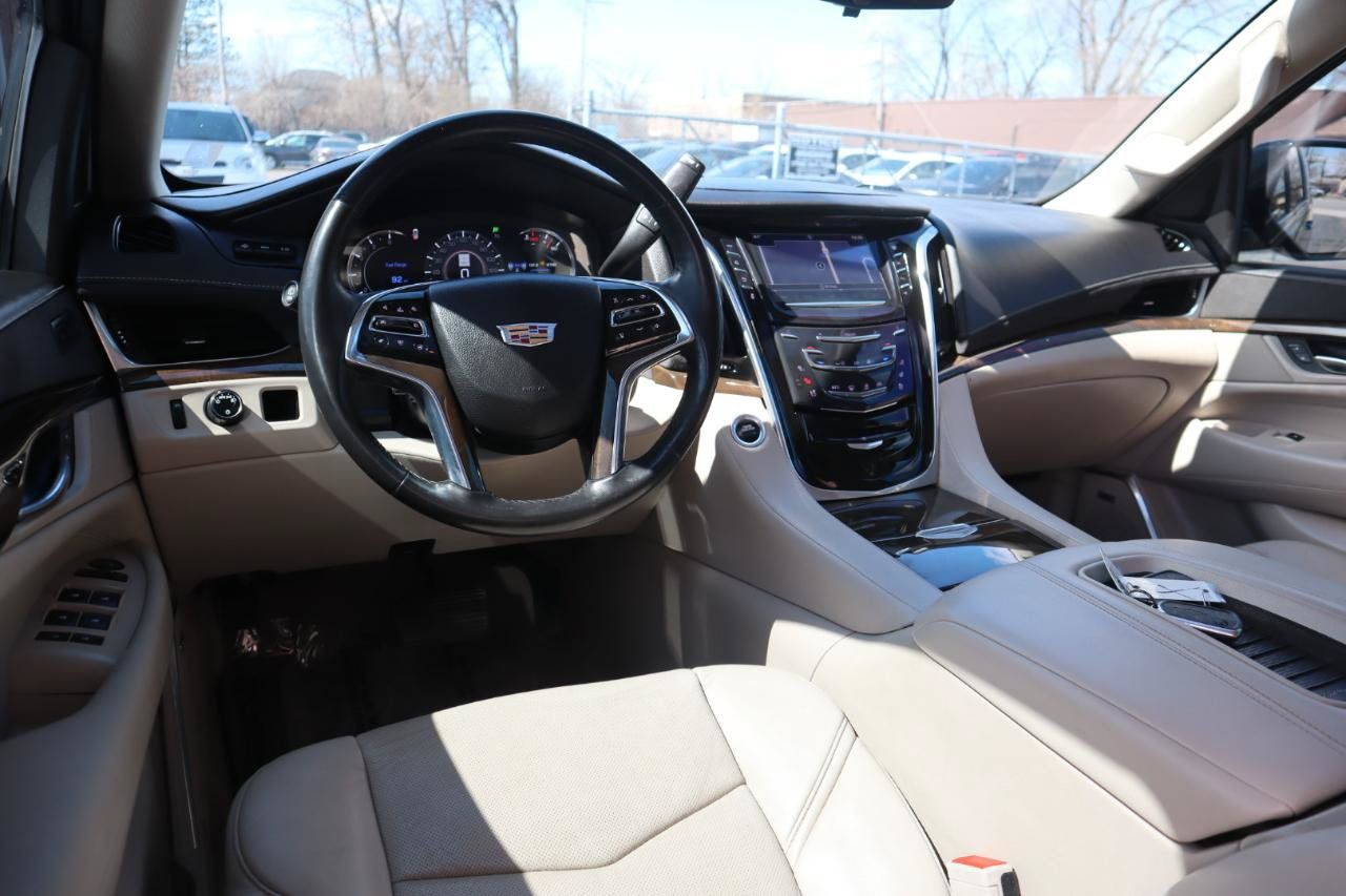 Used 2020 Cadillac Escalade Luxury RWD image 18