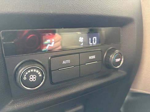 Used 2023 Chevrolet Traverse LT AWD/4WD image 20