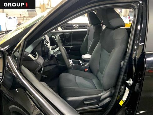 Used 2024 Toyota RAV4 LE image 8