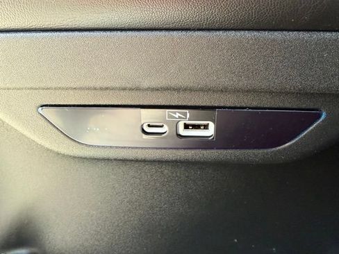 Used 2023 Chrysler Pacifica Touring-L AWD/4WD image 18