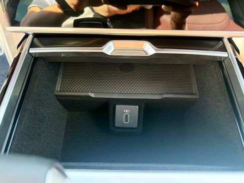 New 2026 Land Rover Range Rover SE image 30