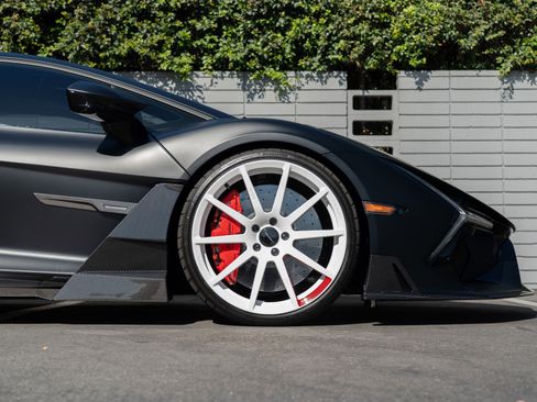 Used 2024 Lamborghini Revuelto image 11