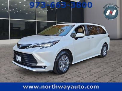 Used 2022 Toyota Sienna XLE