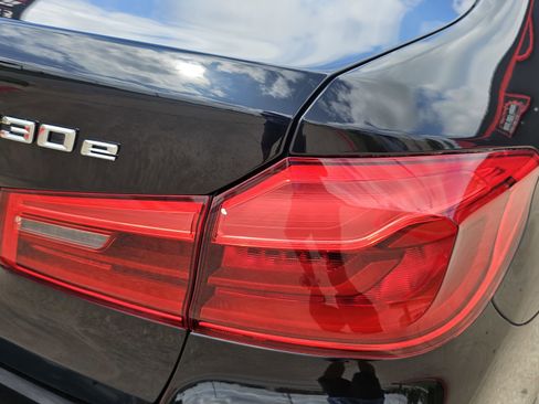 Used 2018 BMW 530e w/ Premium Package 2 image 9