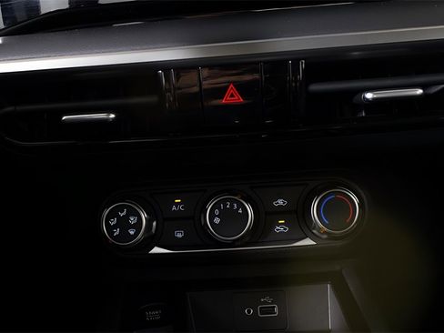 Used 2025 Nissan Kicks S image 26