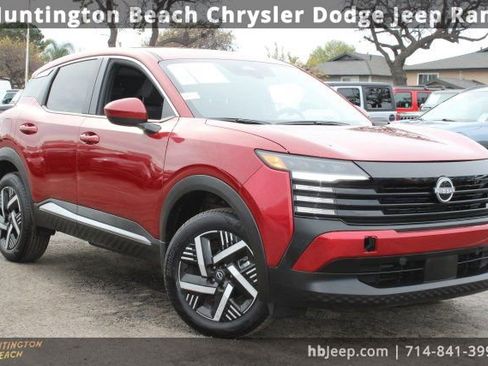 Used 2025 Nissan Kicks SV image 1