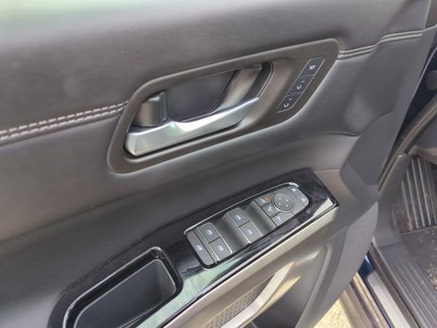 Used 2025 Nissan Pathfinder Platinum w/ Cargo Package image 8