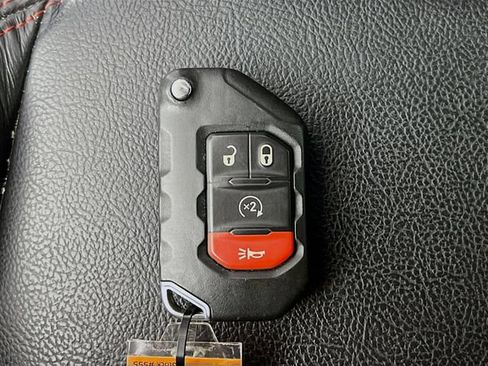 Used 2018 Jeep Wrangler Unlimited Rubicon AWD/4WD image 12