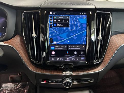 Certified 2023 Volvo XC60 B5 Ultimate AWD/4WD image 20