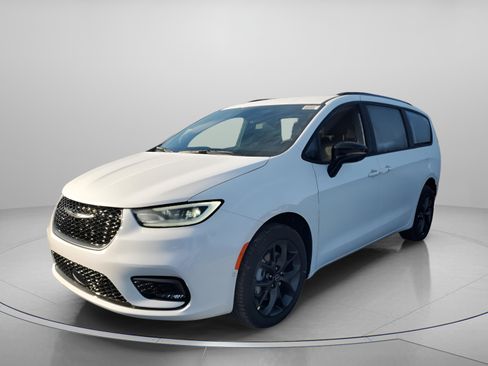 New 2026 Chrysler Pacifica Select AWD/4WD image 2